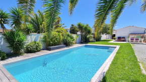 Superbe villa avec piscine chauffée, boulodrome et parking